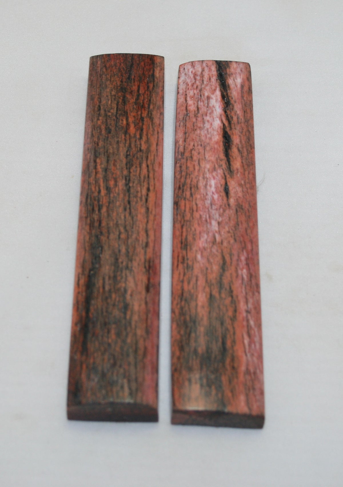 NB103MJ168 Giraffe Bone Scales