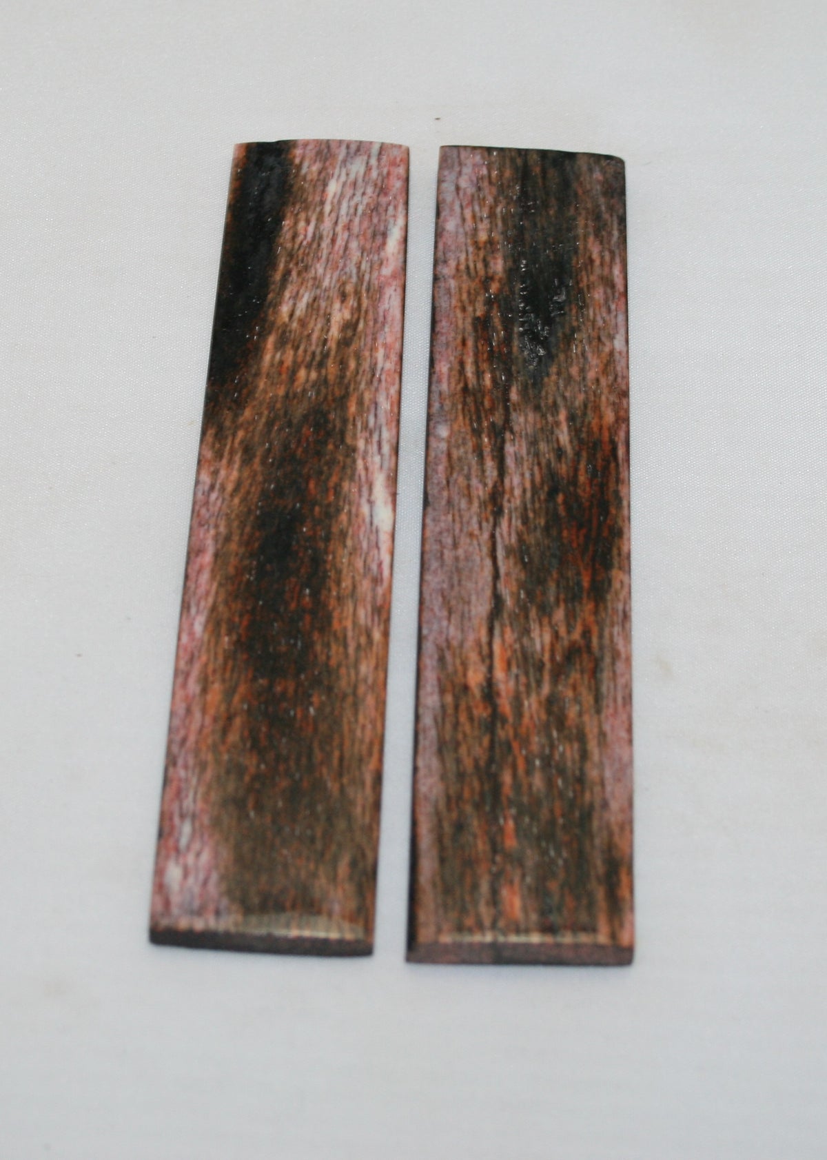 NB103MJ177 Giraffe Bone Scales