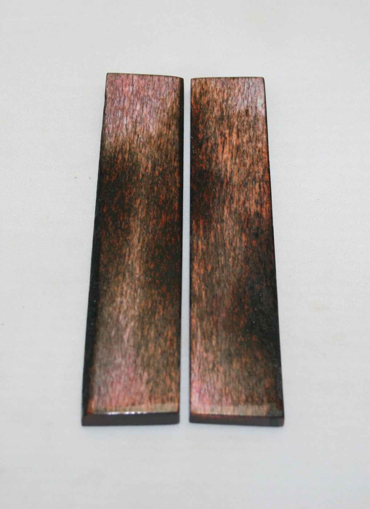 NB103MJ179 Giraffe Bone Scales