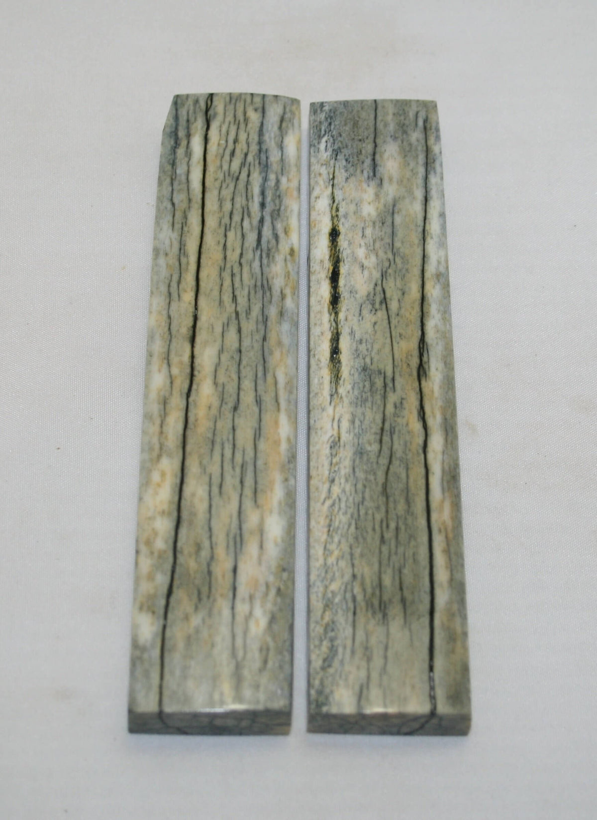 NB103MJ180 Giraffe Bone Scales