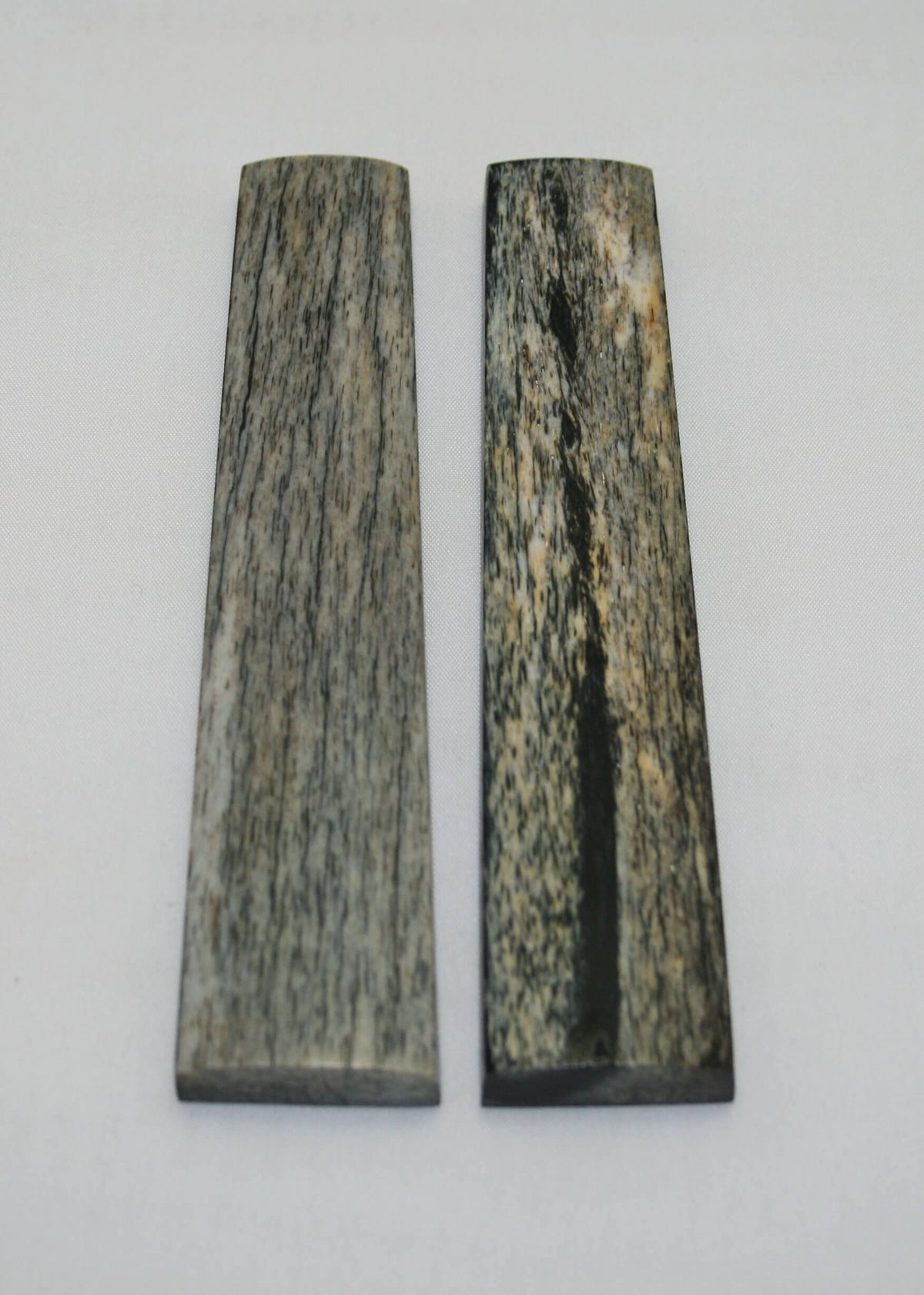 NB103MJ184 Giraffe Bone Scales