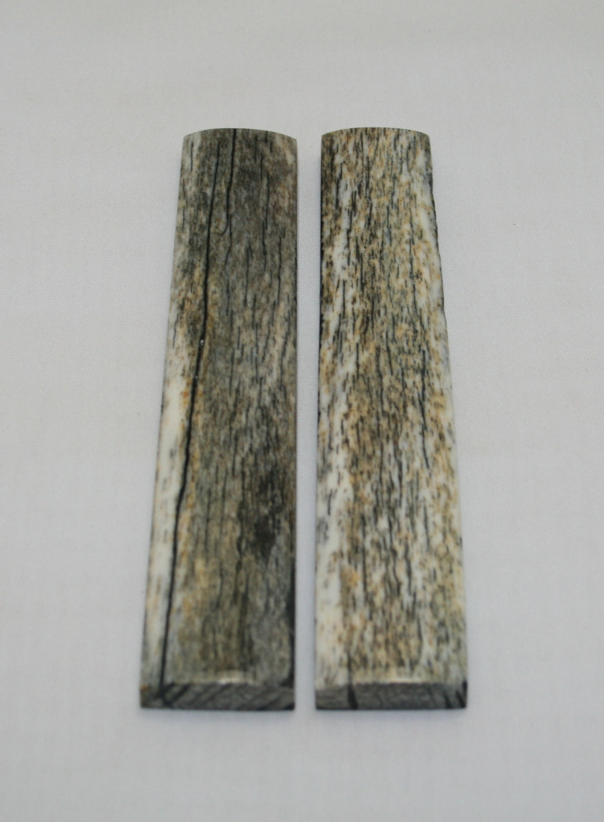 NB103MJ195 Giraffe Bone Scales