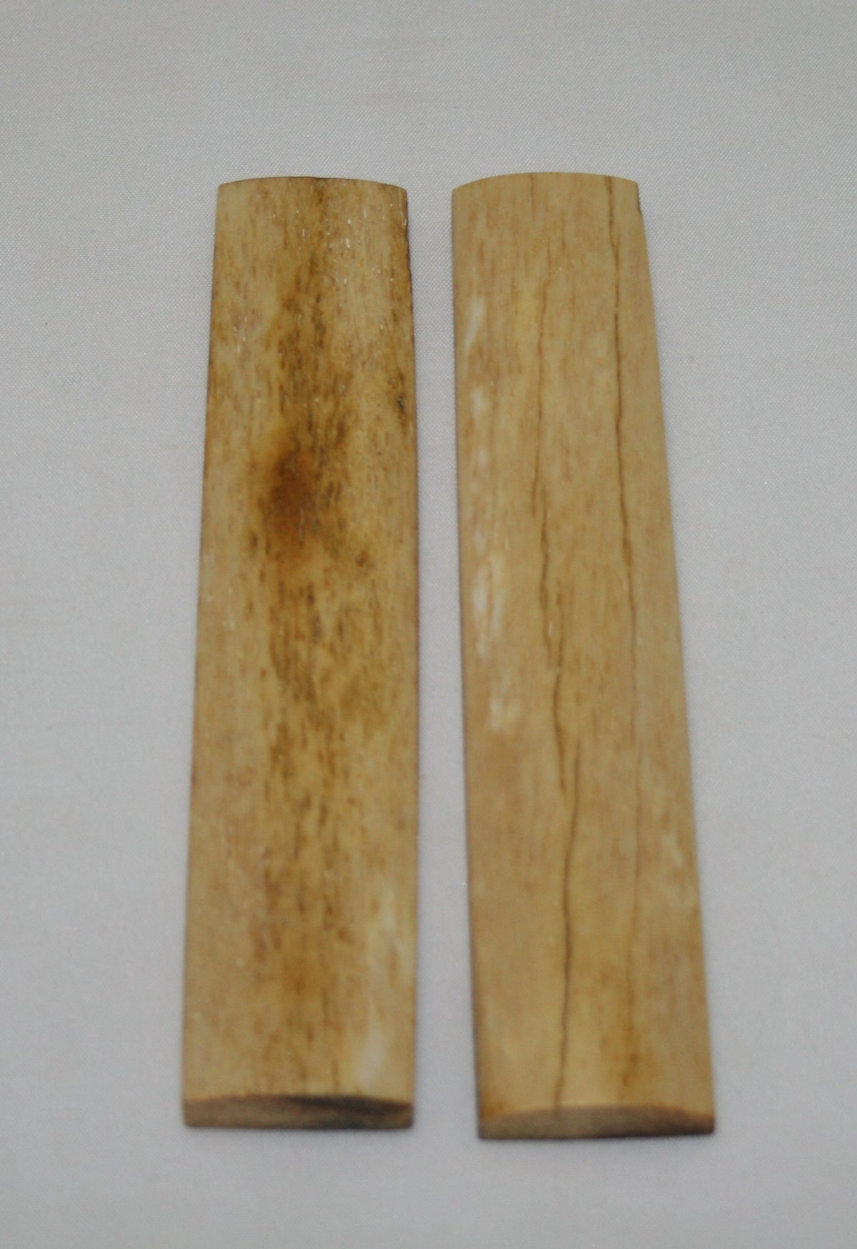 NB103MJ20 Giraffe Bone Scales