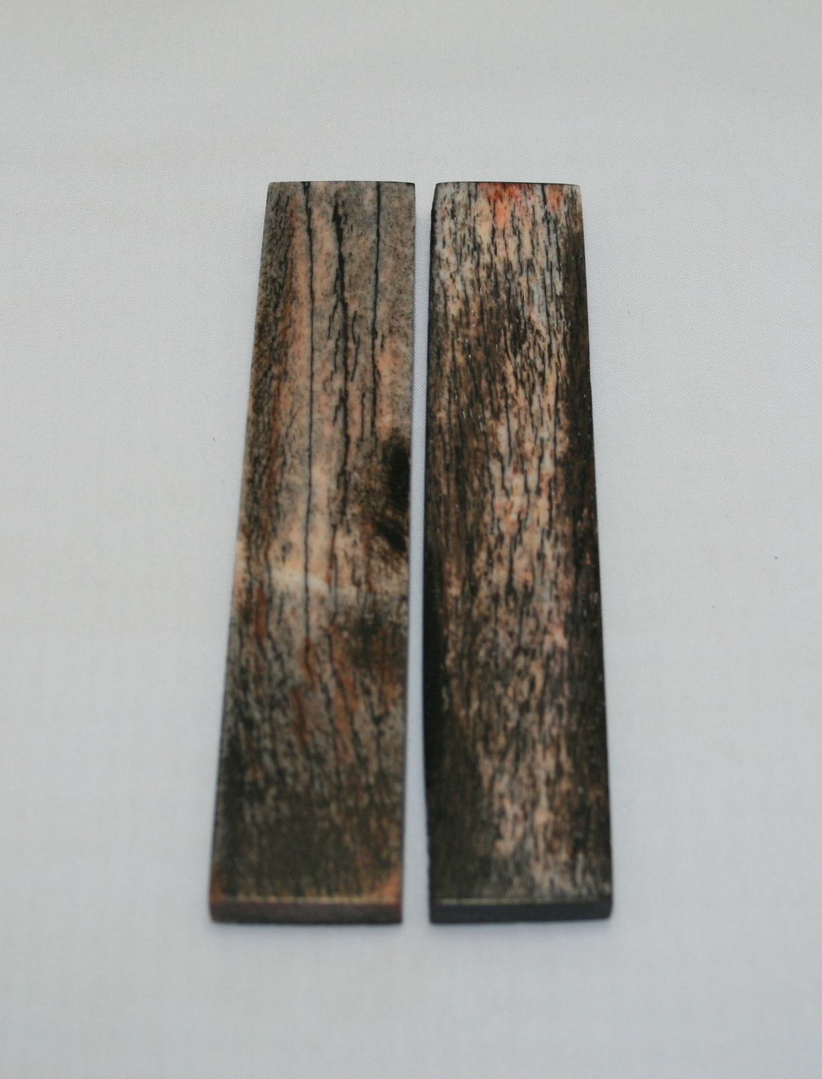 NB103MJ210 Giraffe Bone Scales