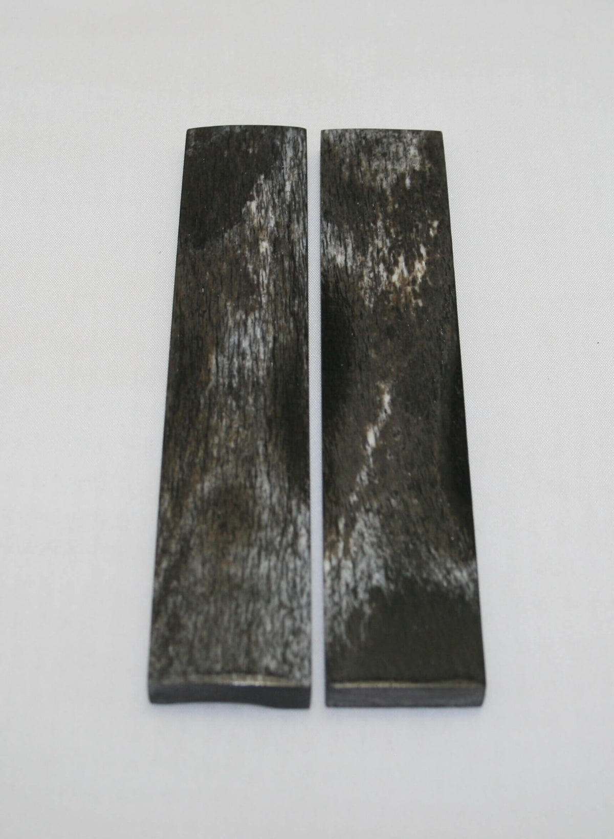 NB103MJ218 Giraffe Bone Scales