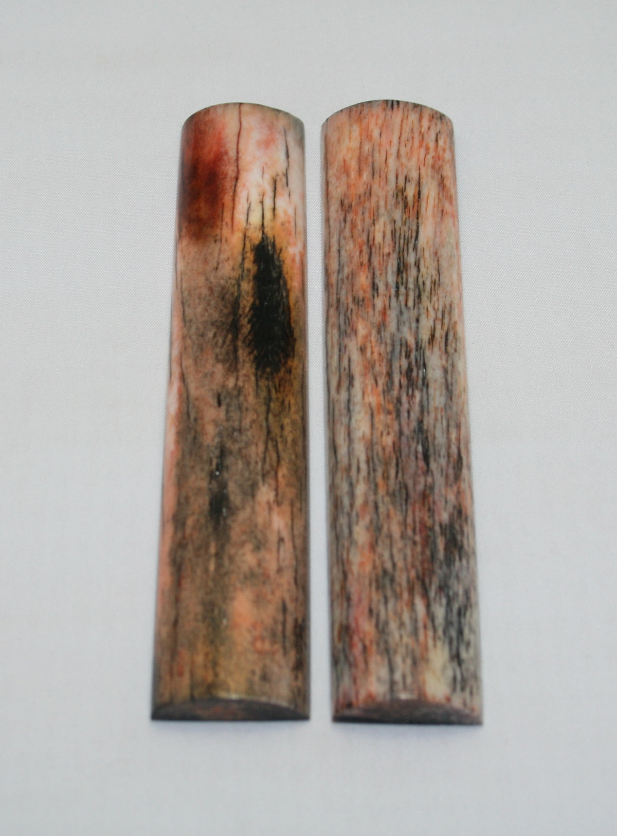 NB103MJ228 Giraffe Bone Scales