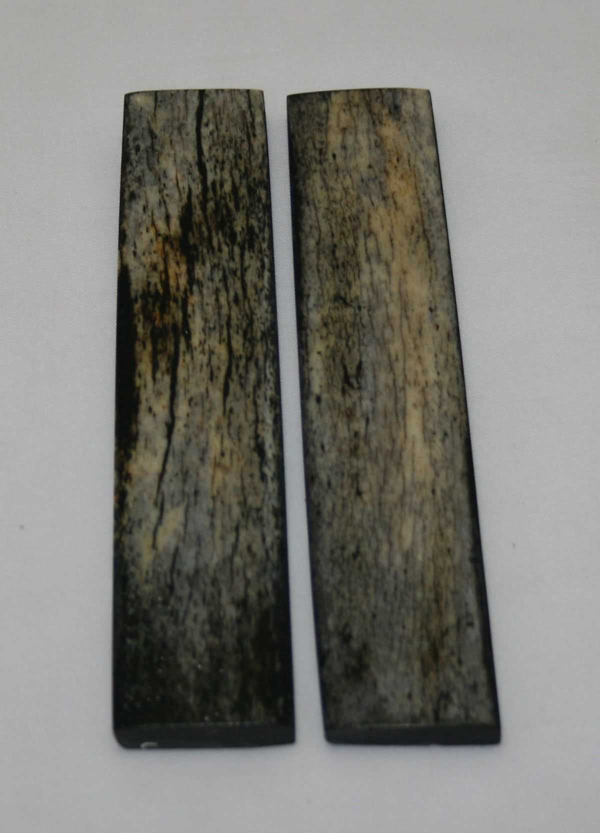 NB103MJ23 Giraffe Bone Scales