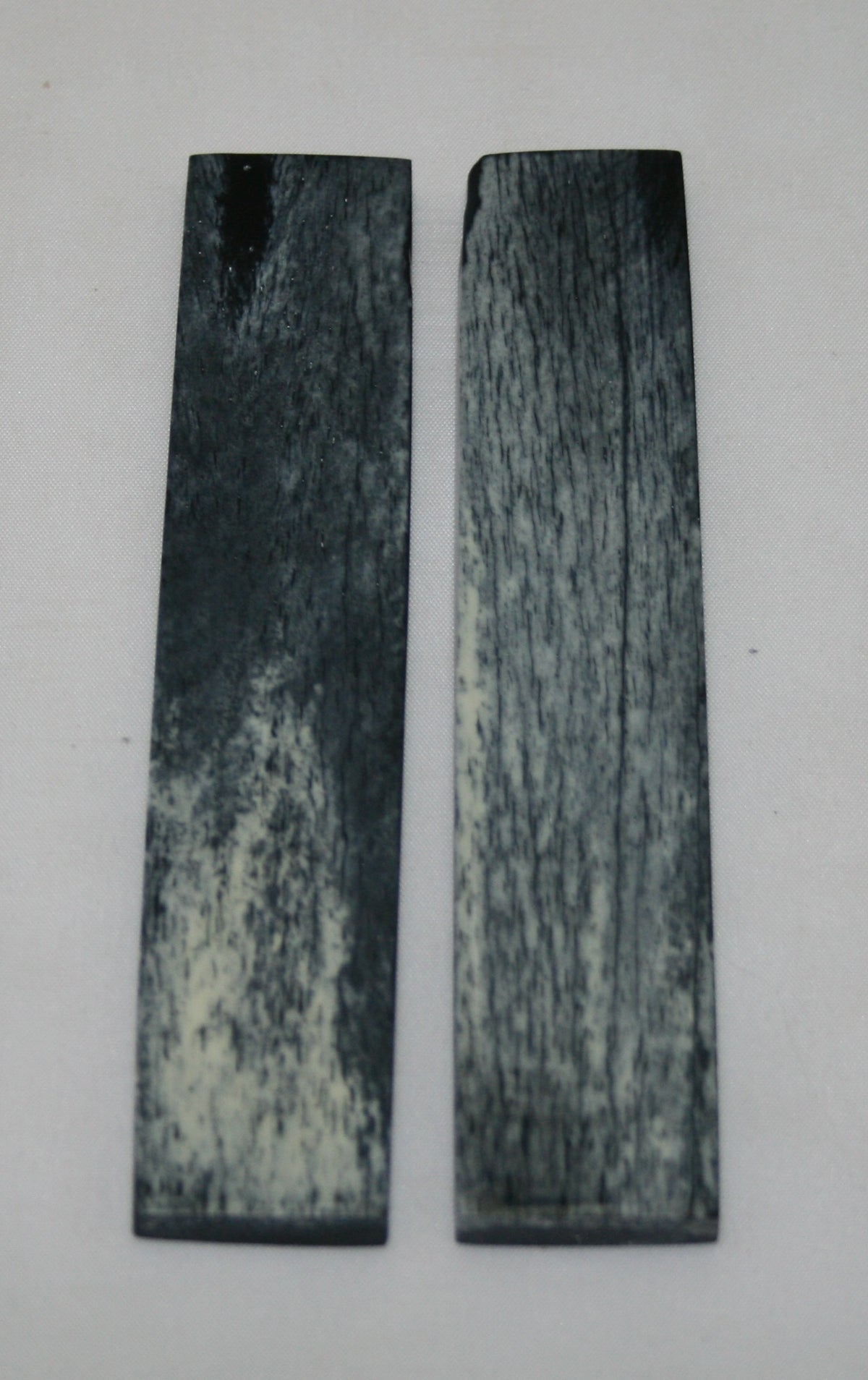 NB103MJ29 Giraffe Bone Scales