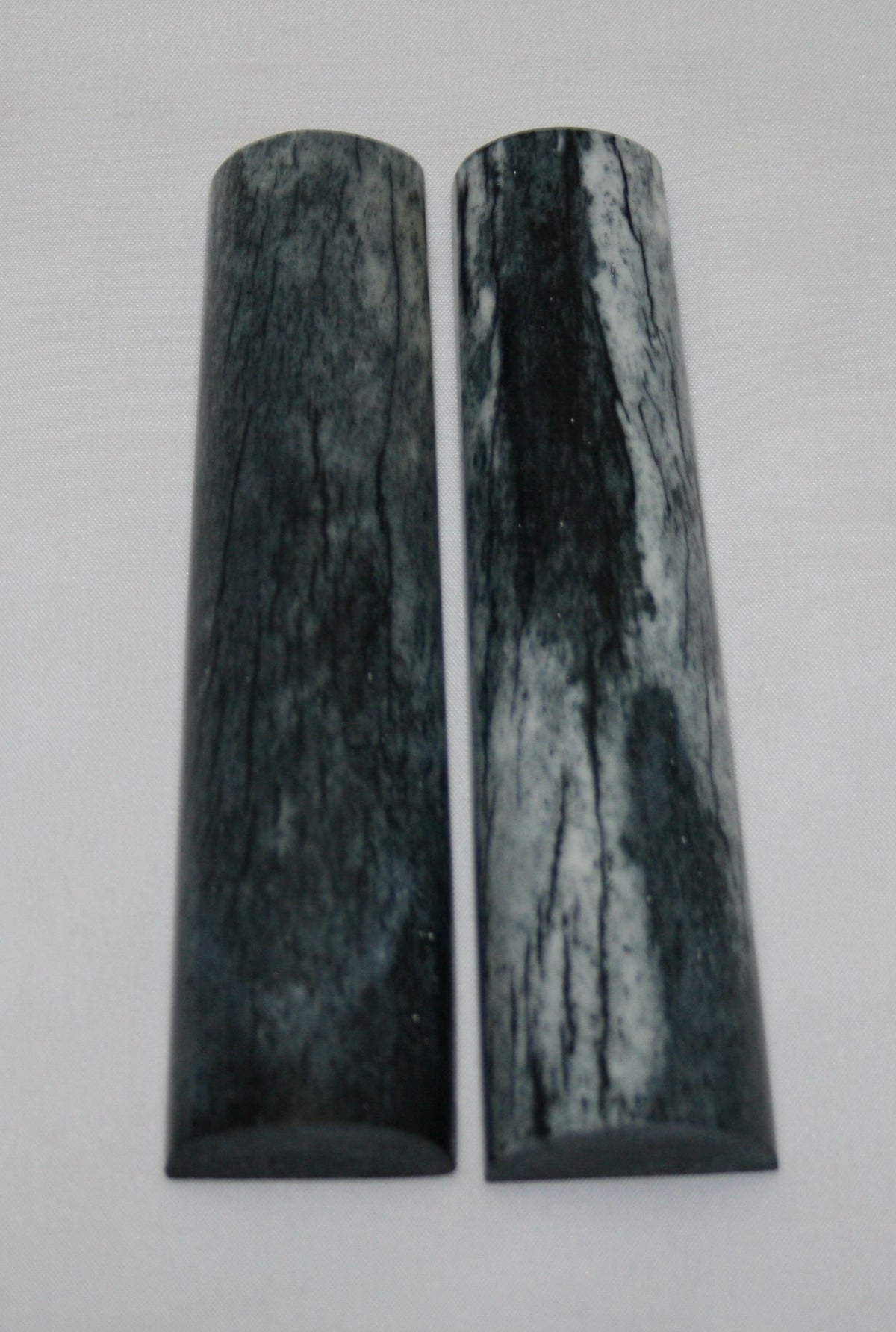 NB103MJ34  Giraffe Bone Scales