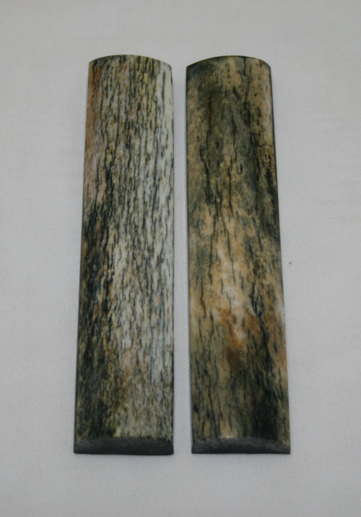 NB103MJ36 Giraffe Bone Scales