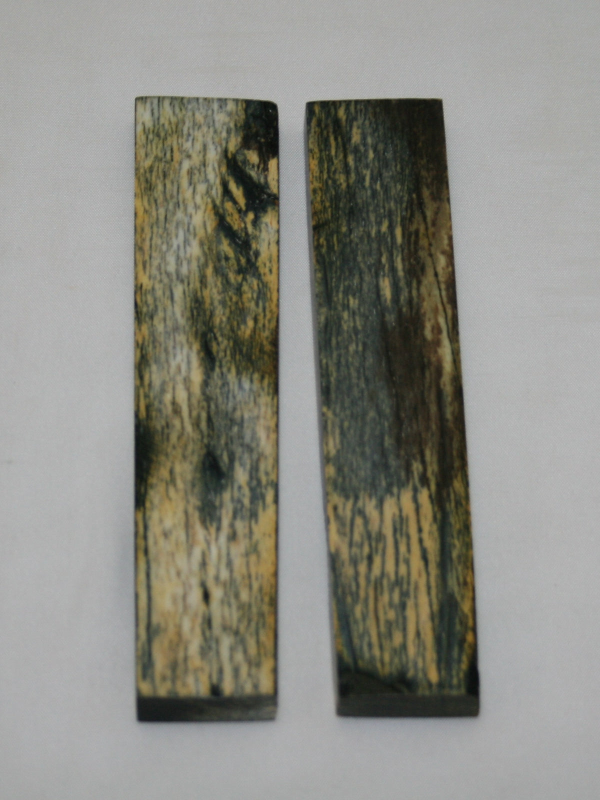 NB103MJ45 Giraffe Bone Scales