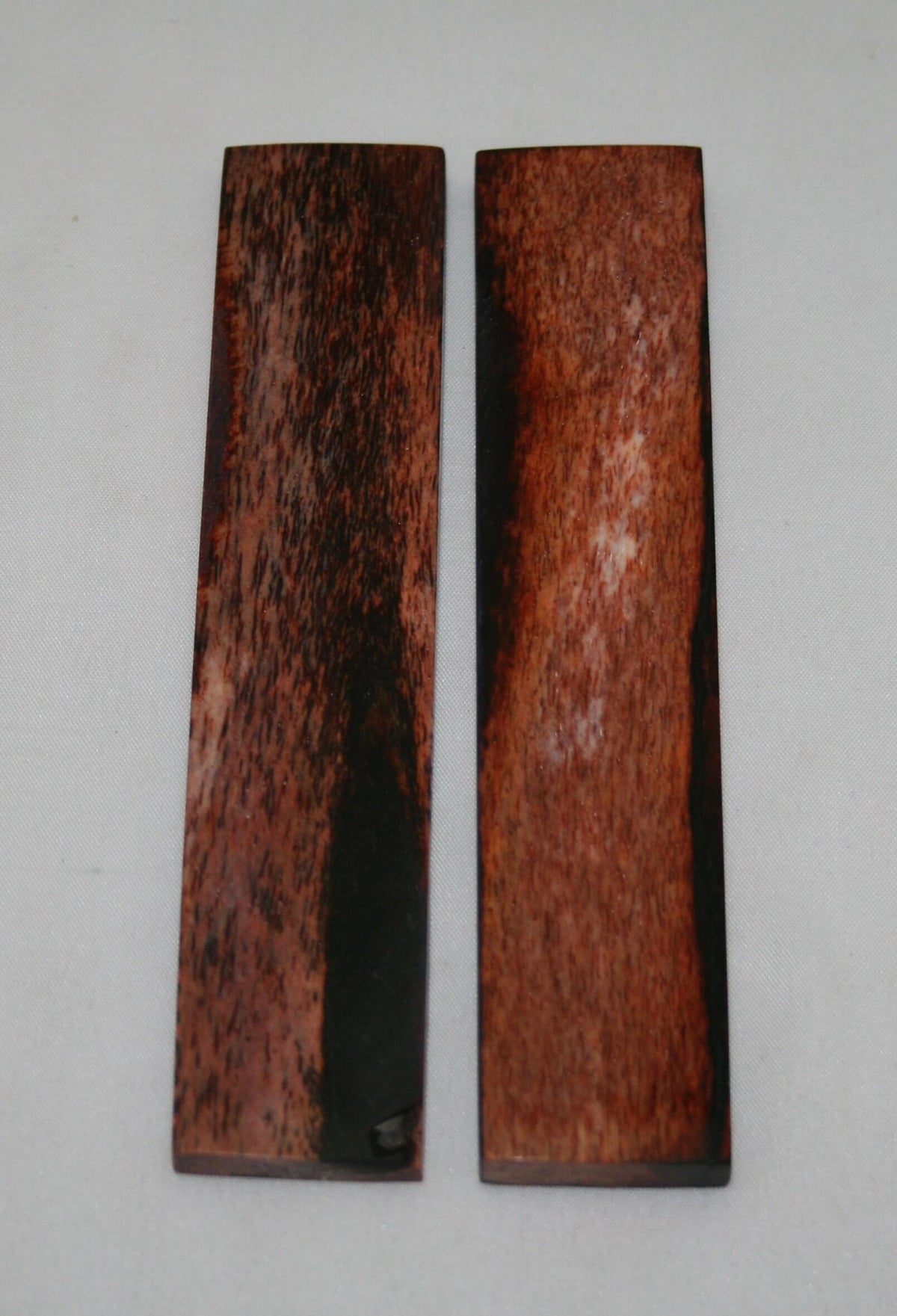 NB103MJ46 Giraffe Bone Scales