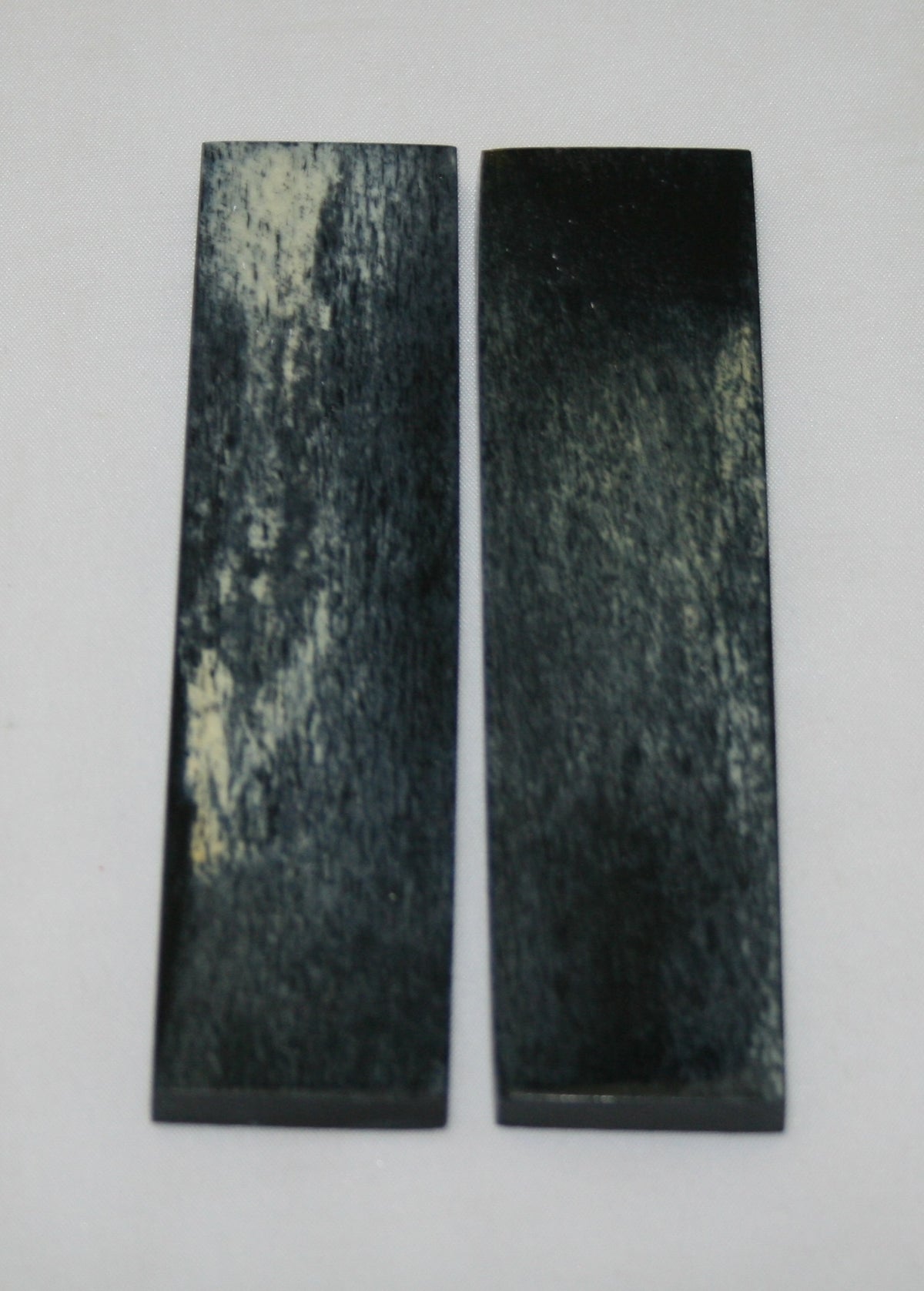 NB103MJ52 Giraffe Bone Scales