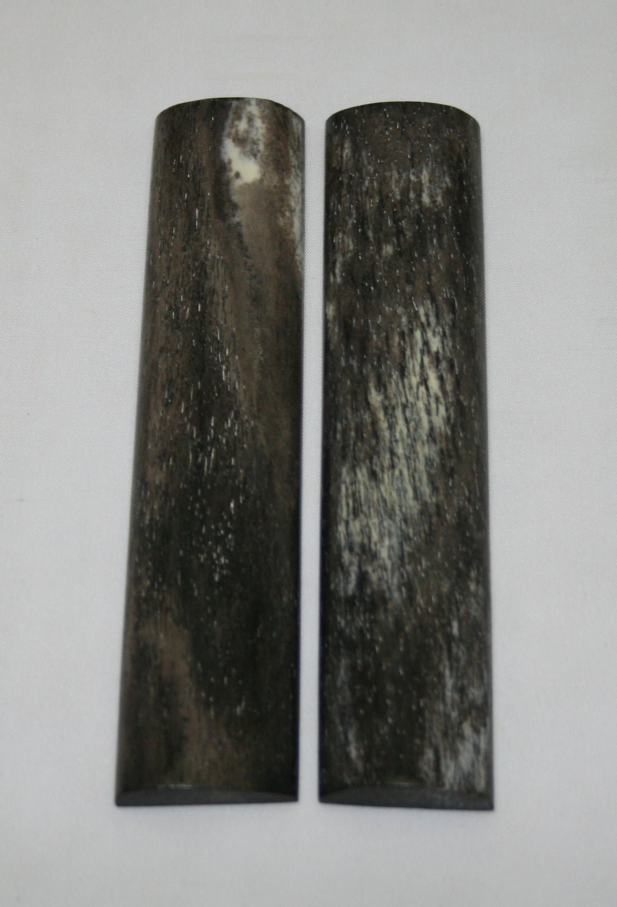 NB103MJ53 Giraffe Bone Scales