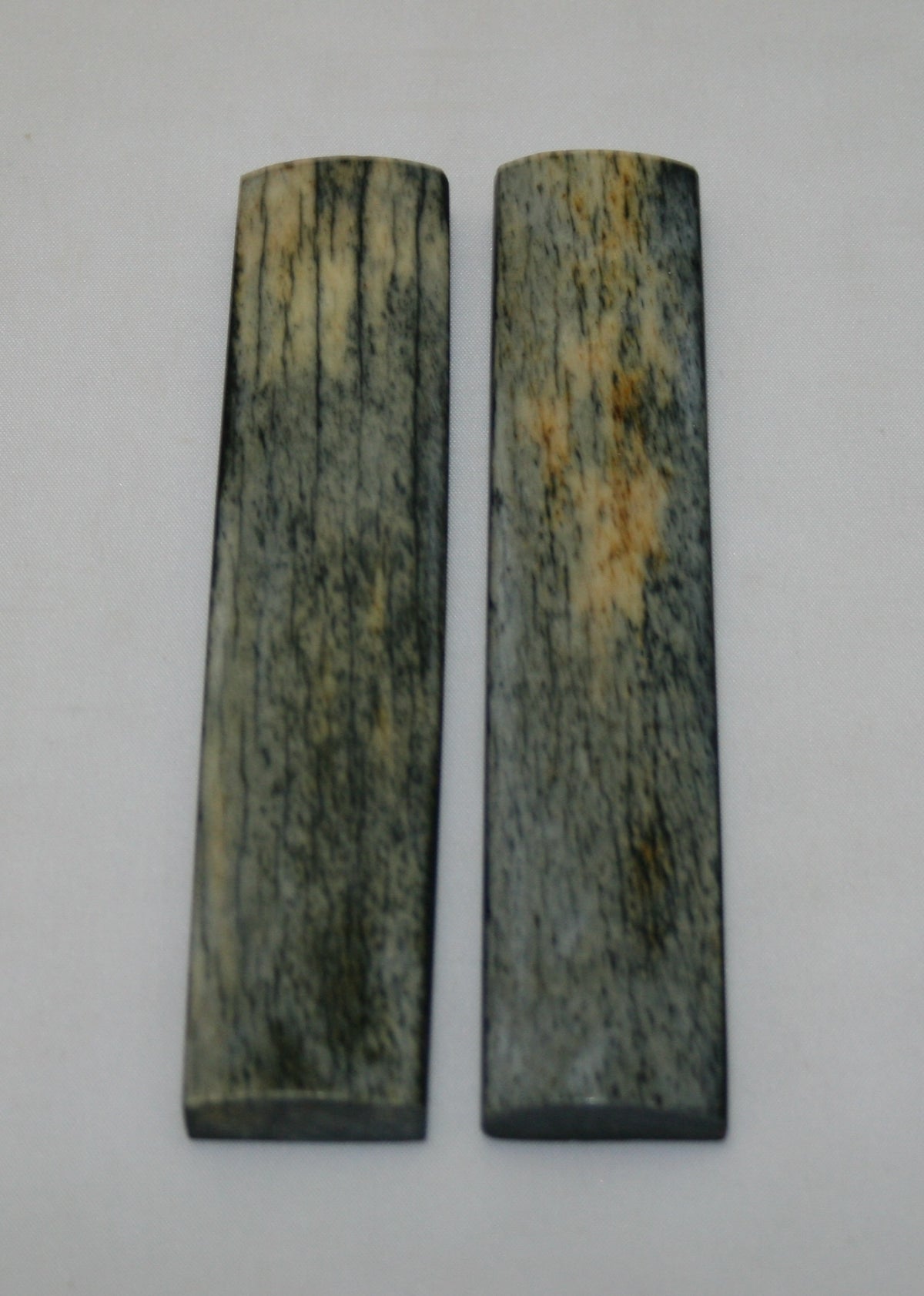 NB103MJ71 Giraffe Bone Scales