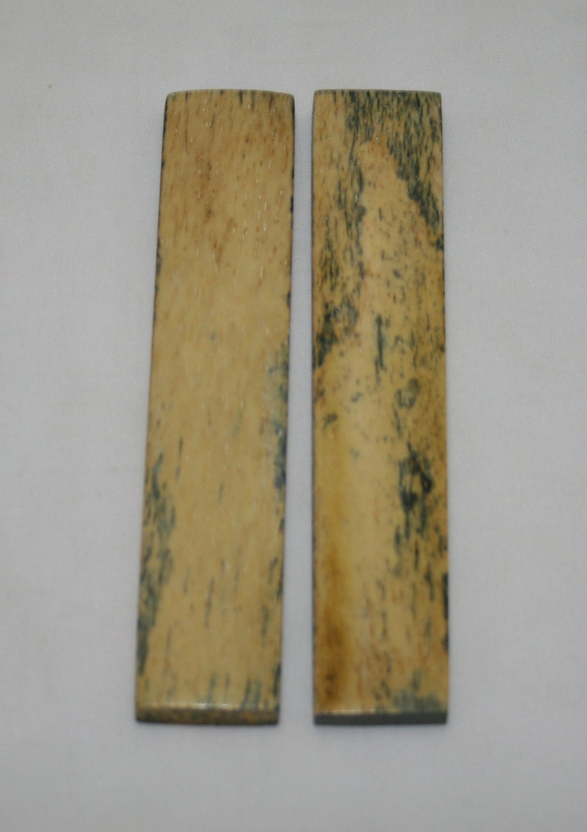 NB103MJ81 Giraffe Bone Scales