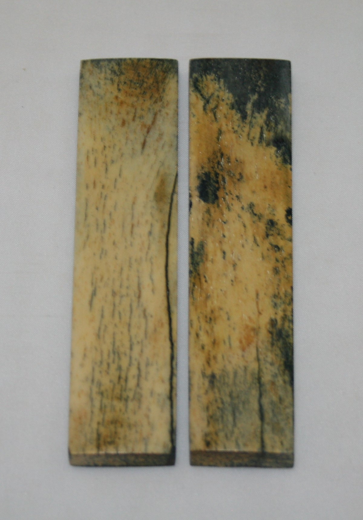 NB103MJ83 Giraffe Bone Scales