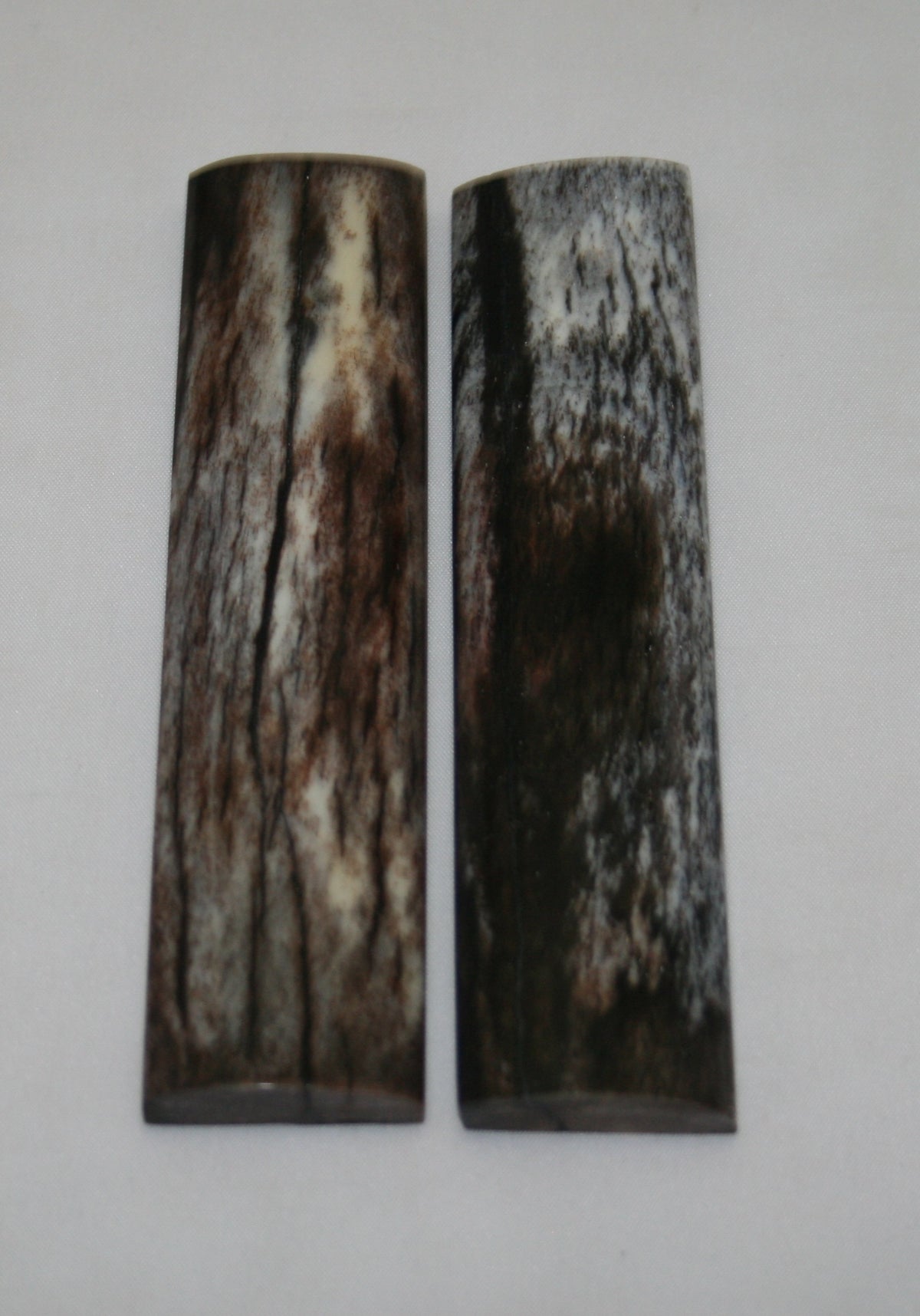 NB103MJ89 Giraffe Bone Scales