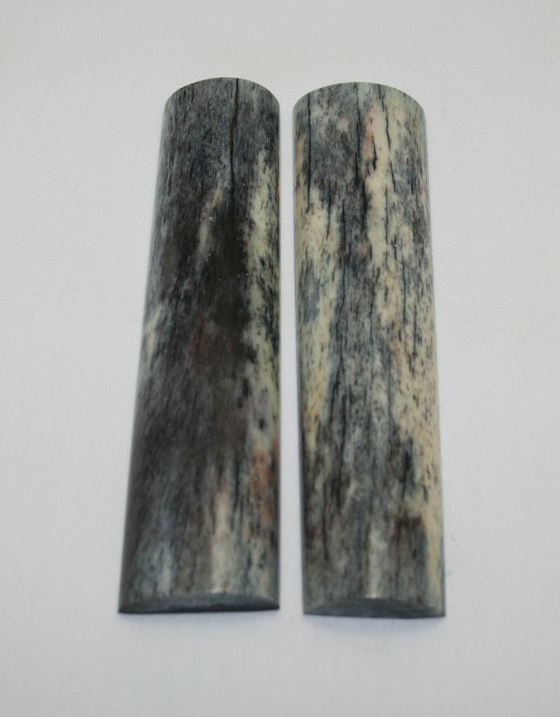 NB104AY53  Giraffe Bone Scales