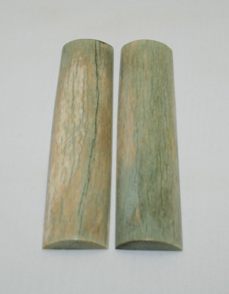 NB104F28  Giraffe Bone Scales