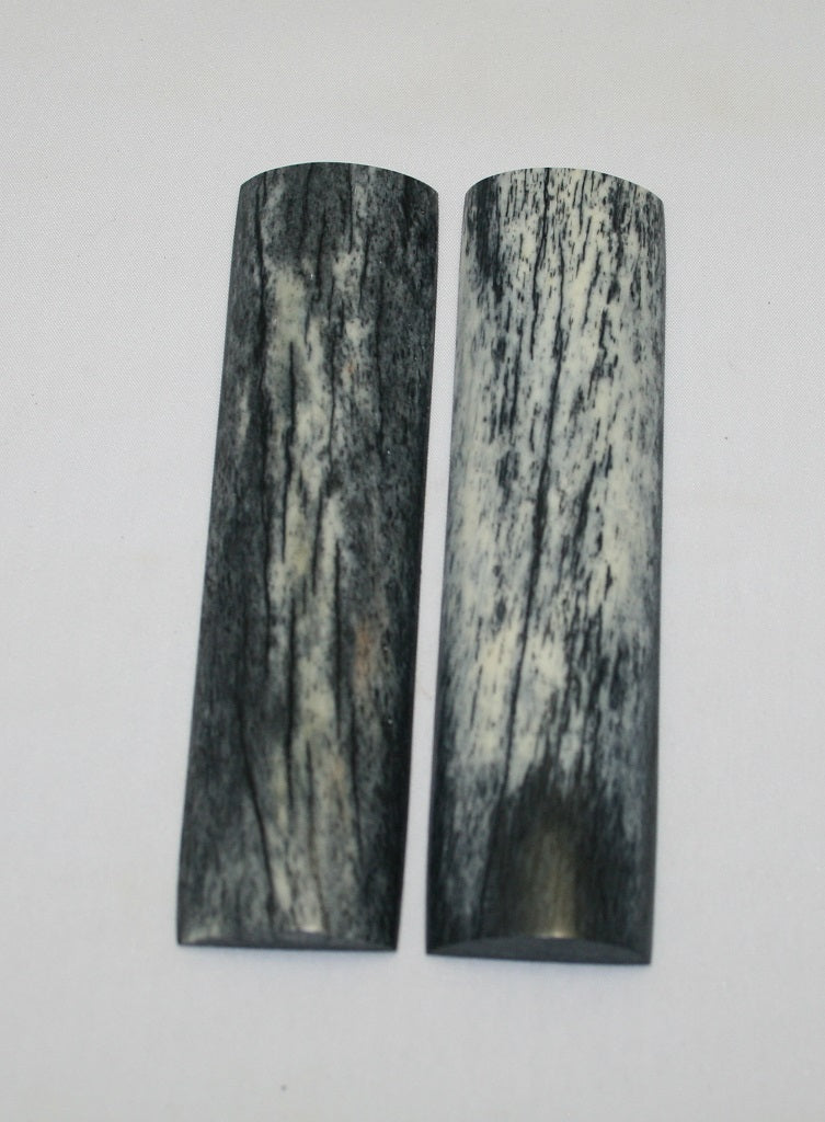 NB104F97  Giraffe Bone Scales