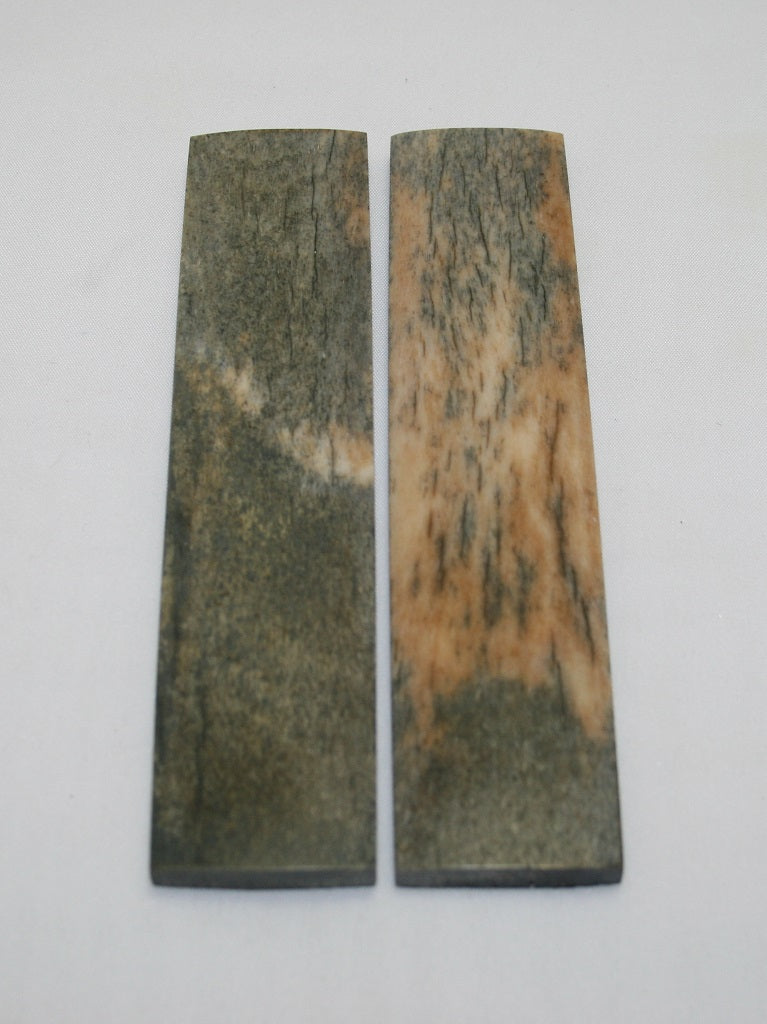 NB104LT32  Giraffe Bone Scales