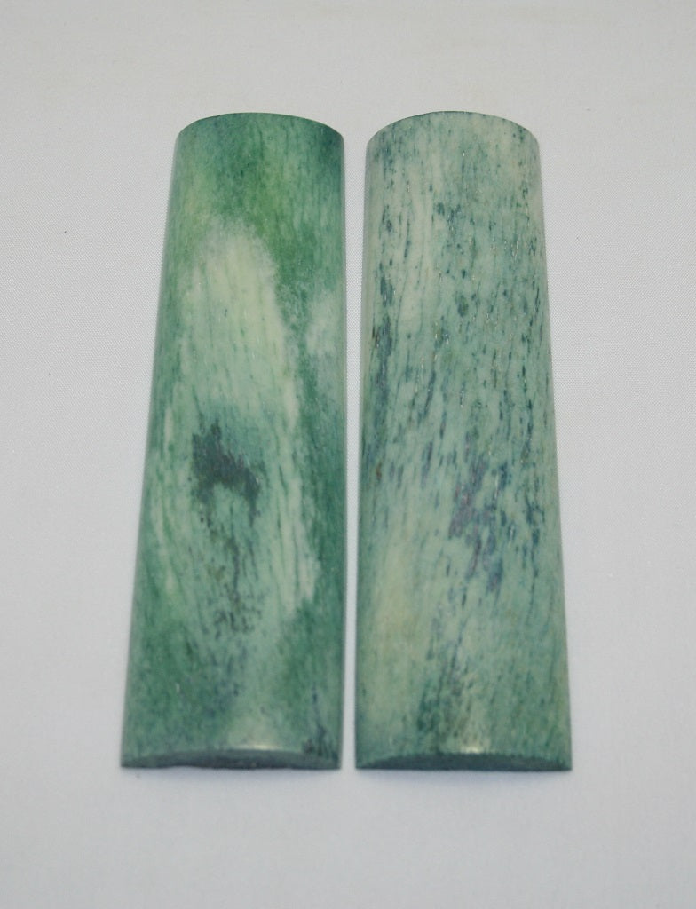 NB104LT52  Giraffe Bone Scales