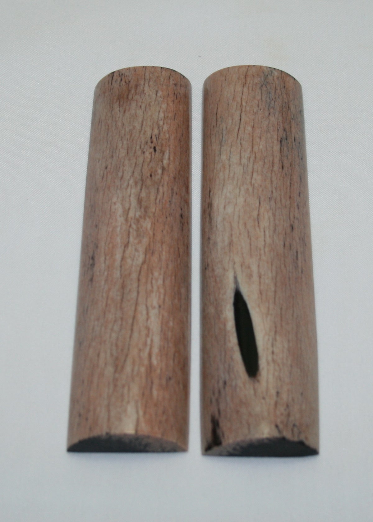 NB104LT60  Giraffe Bone Scales