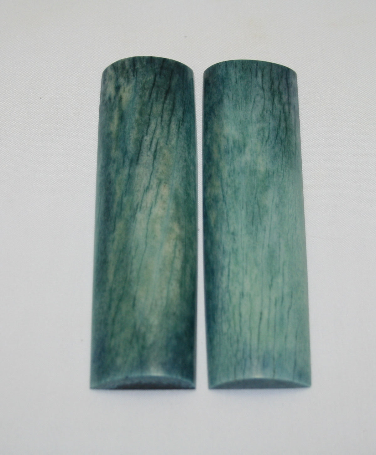 NB104LT62  Giraffe Bone Scales