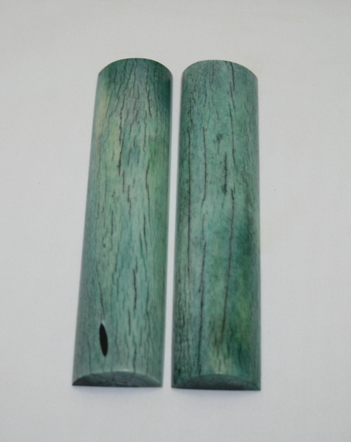 NB104LT65  Giraffe Bone Scales