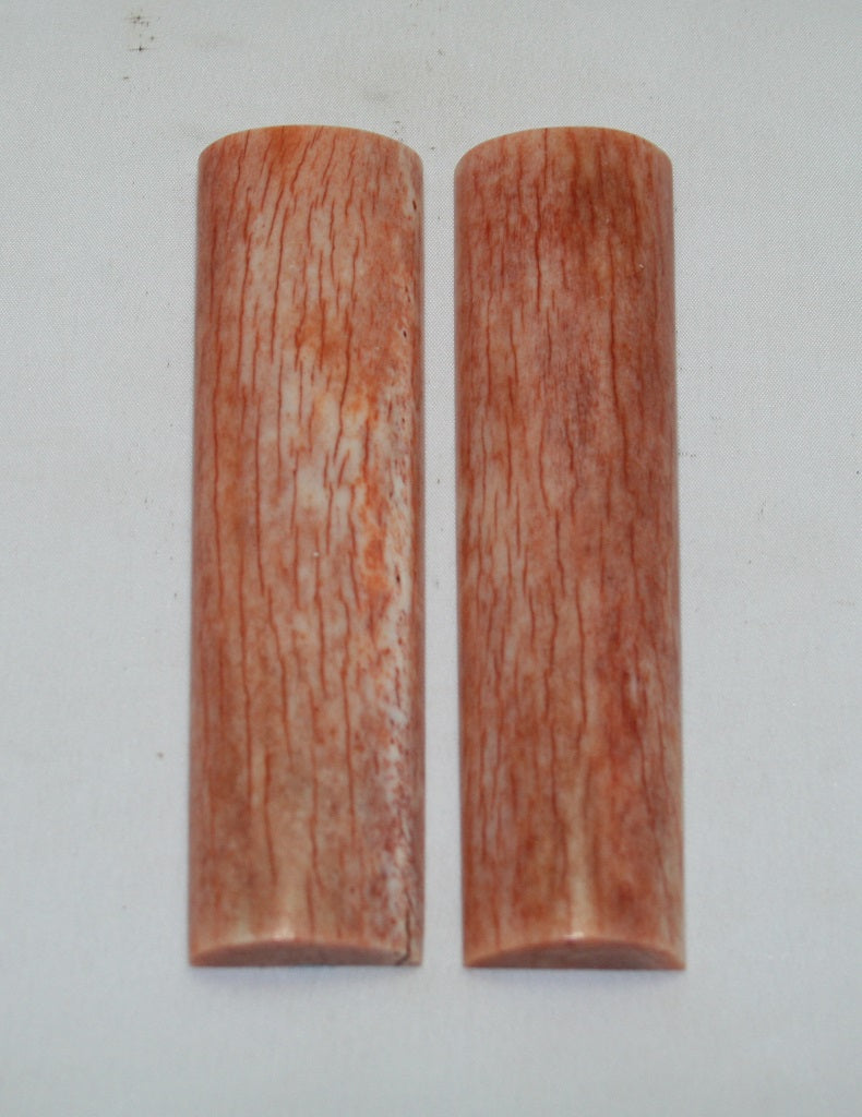 NB104MF14  Giraffe Bone Scales