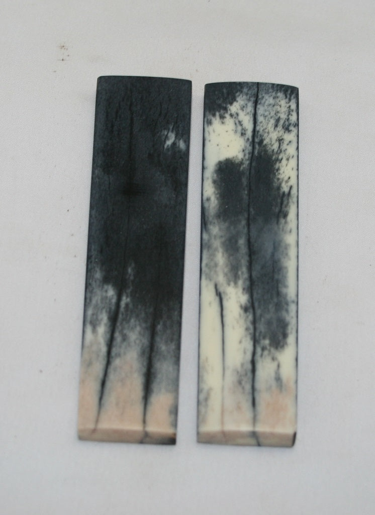 NB104MF47  Giraffe Bone Scales