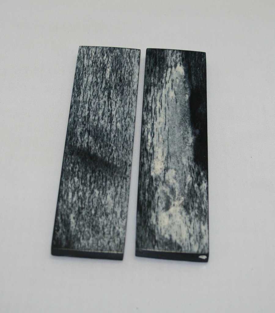 NB104MJ204  Giraffe Bone Scales