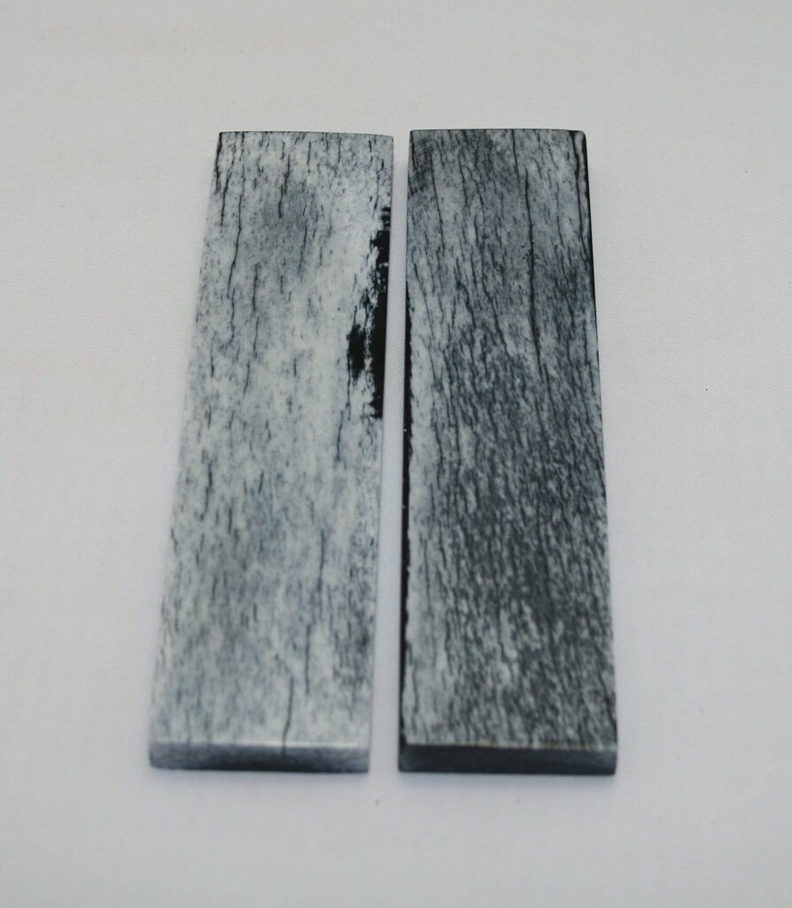 NB104MJ210  Giraffe Bone Scales