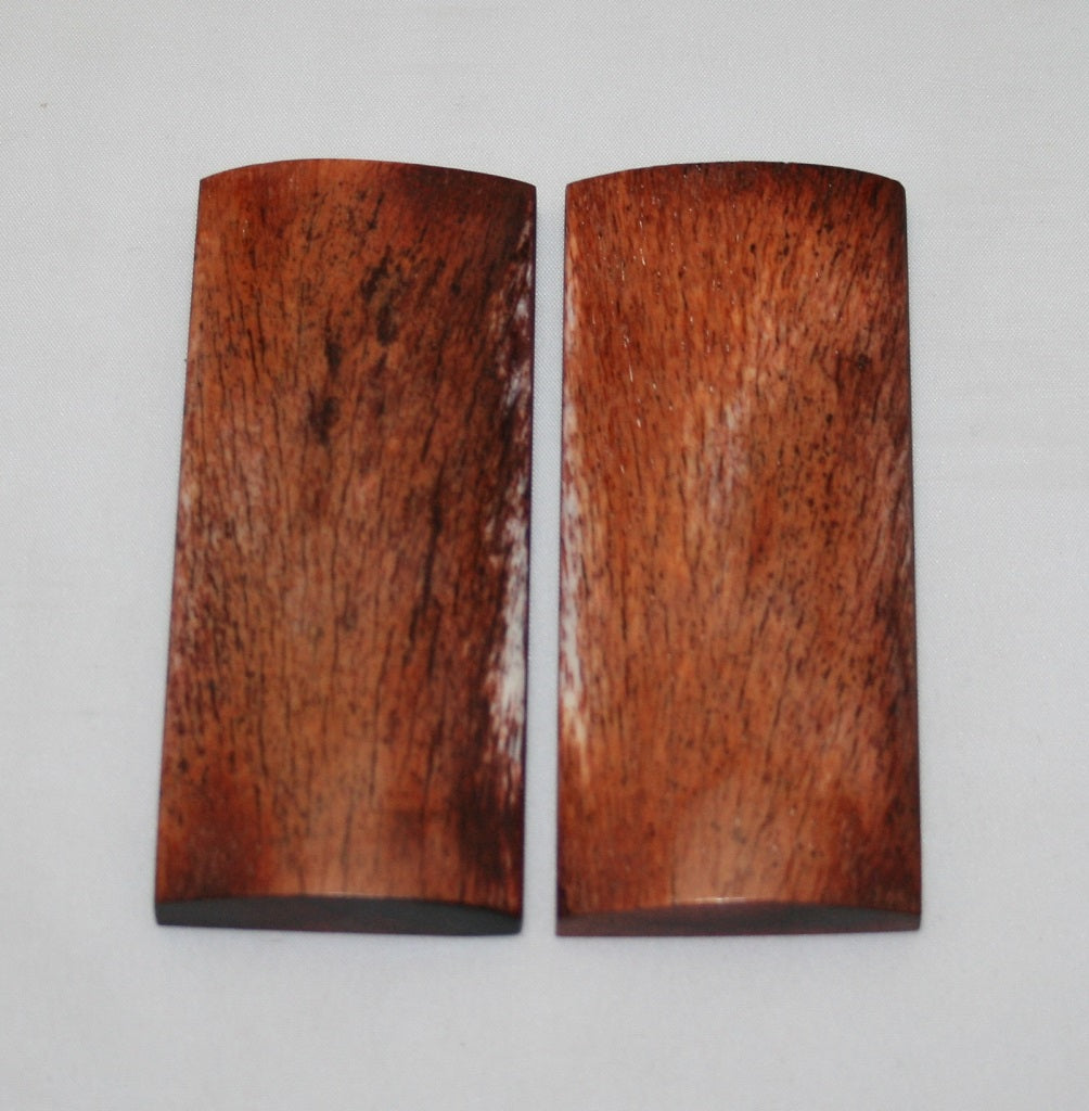 NB104MJ23  Giraffe Bone Scales