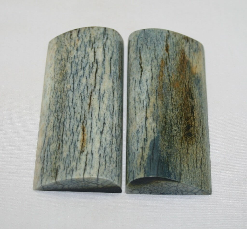 NB104MJ242  Giraffe Bone Scales