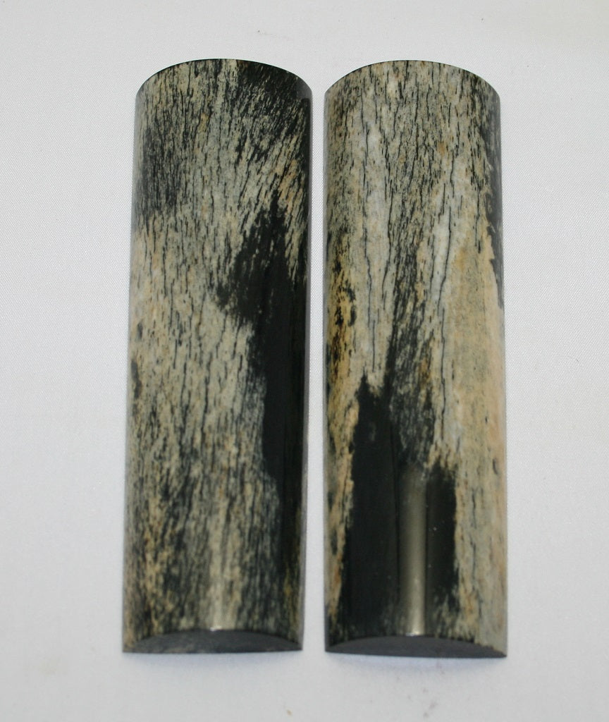 NB105AY23  Giraffe Bone Scales