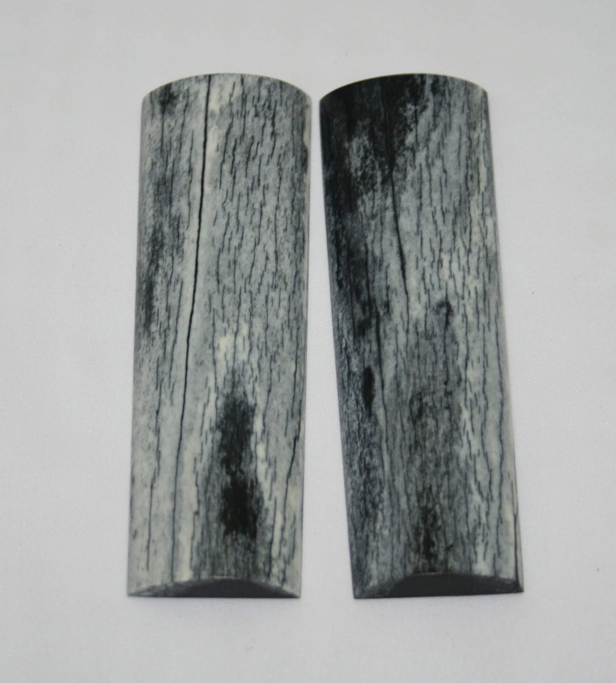 NB105FM85  Giraffe Bone Scales