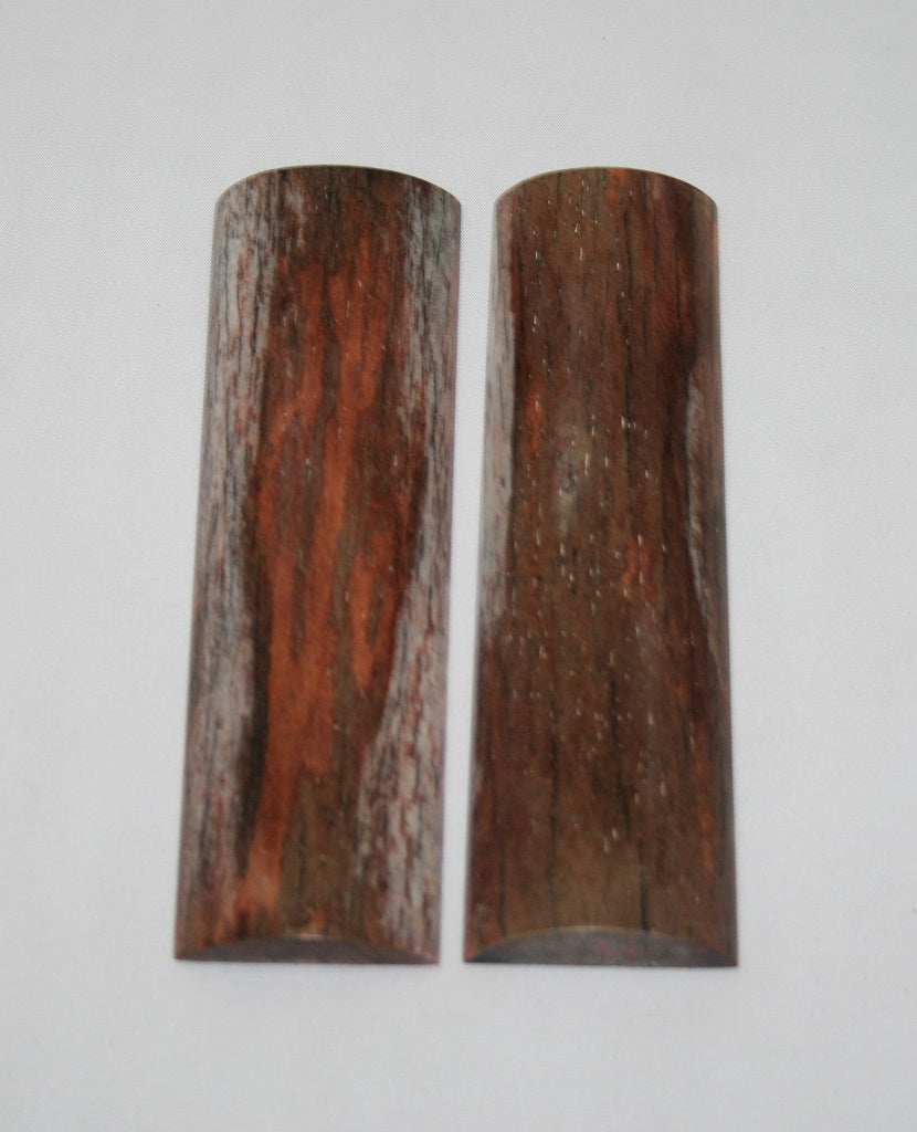 NB105FM97  Giraffe Bone Scales