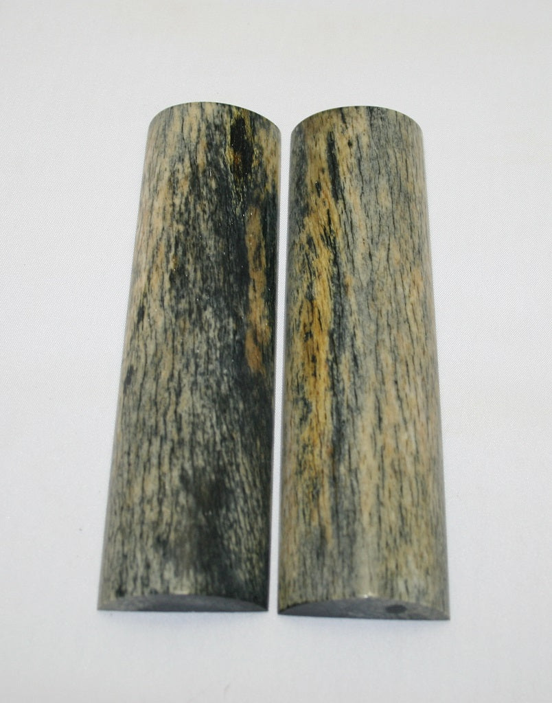 NB105F21  Giraffe Bone Scales