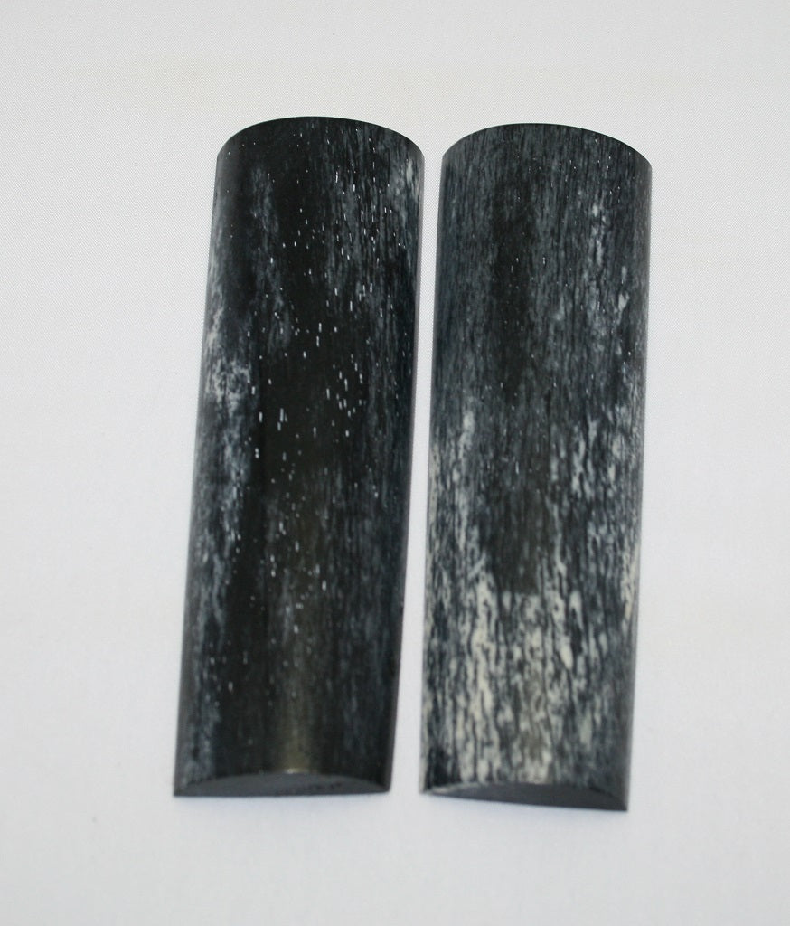 NB105F23  Giraffe Bone Scales