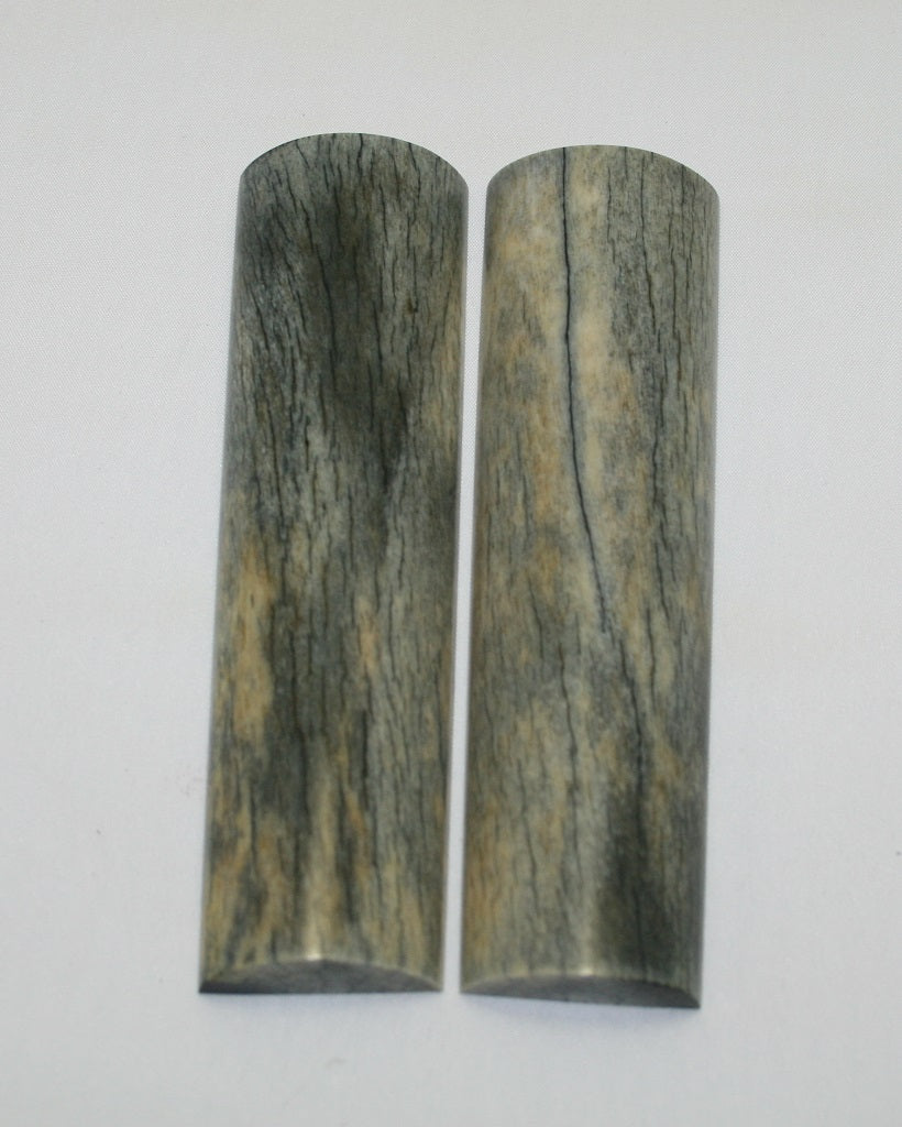 NB105F28  Giraffe Bone Scales