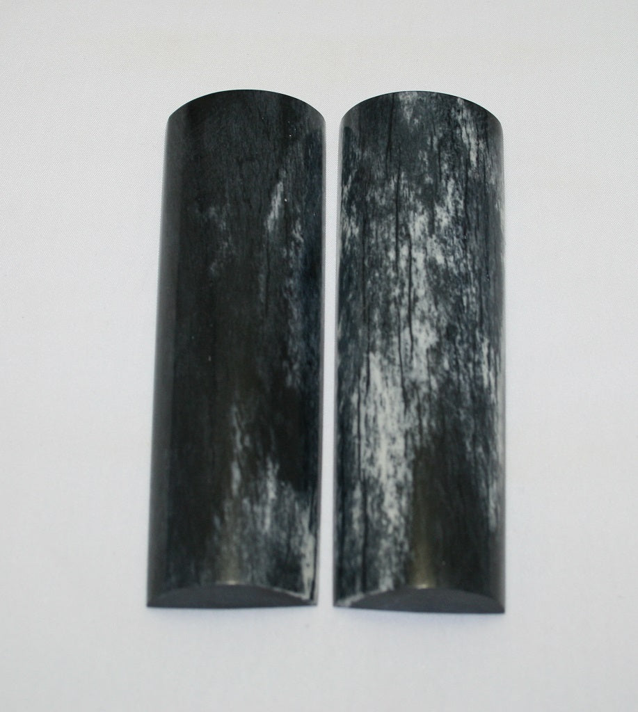 NB105F42  Giraffe Bone Scales