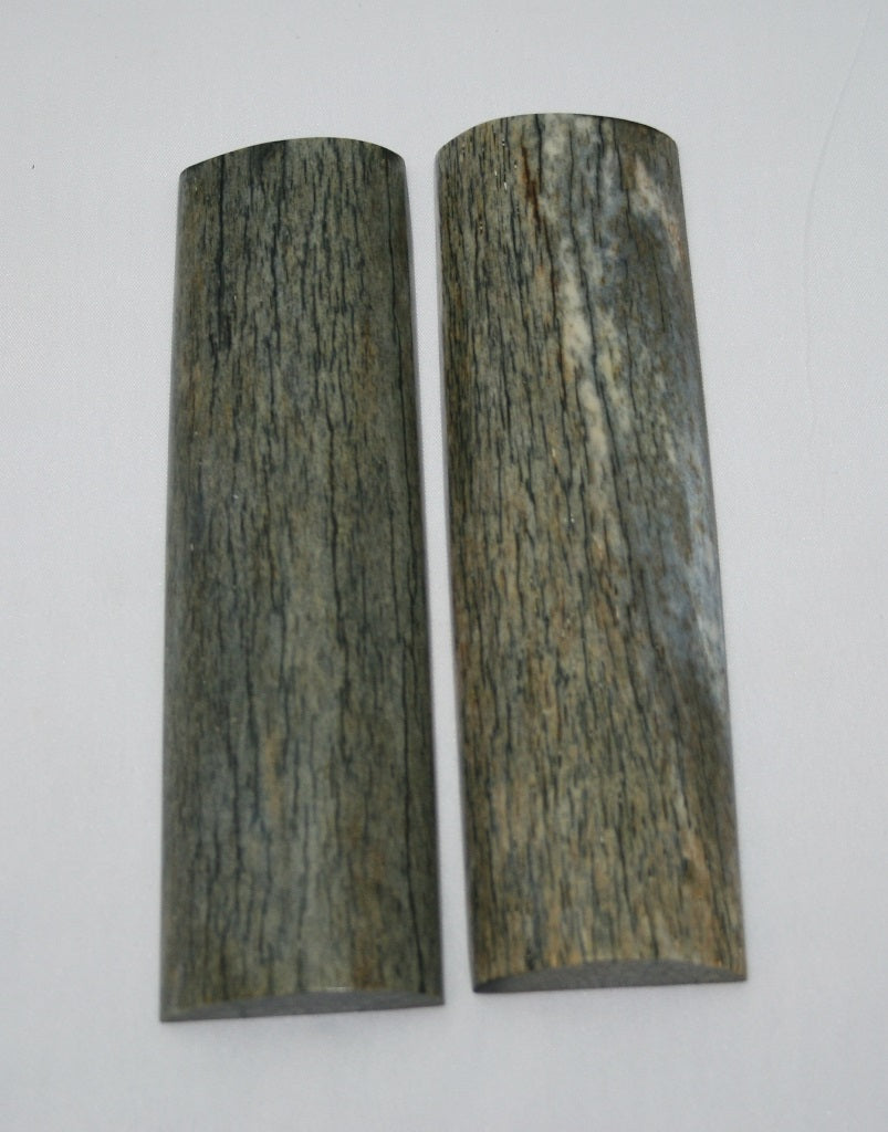 NB105G20  Giraffe Bone Scales