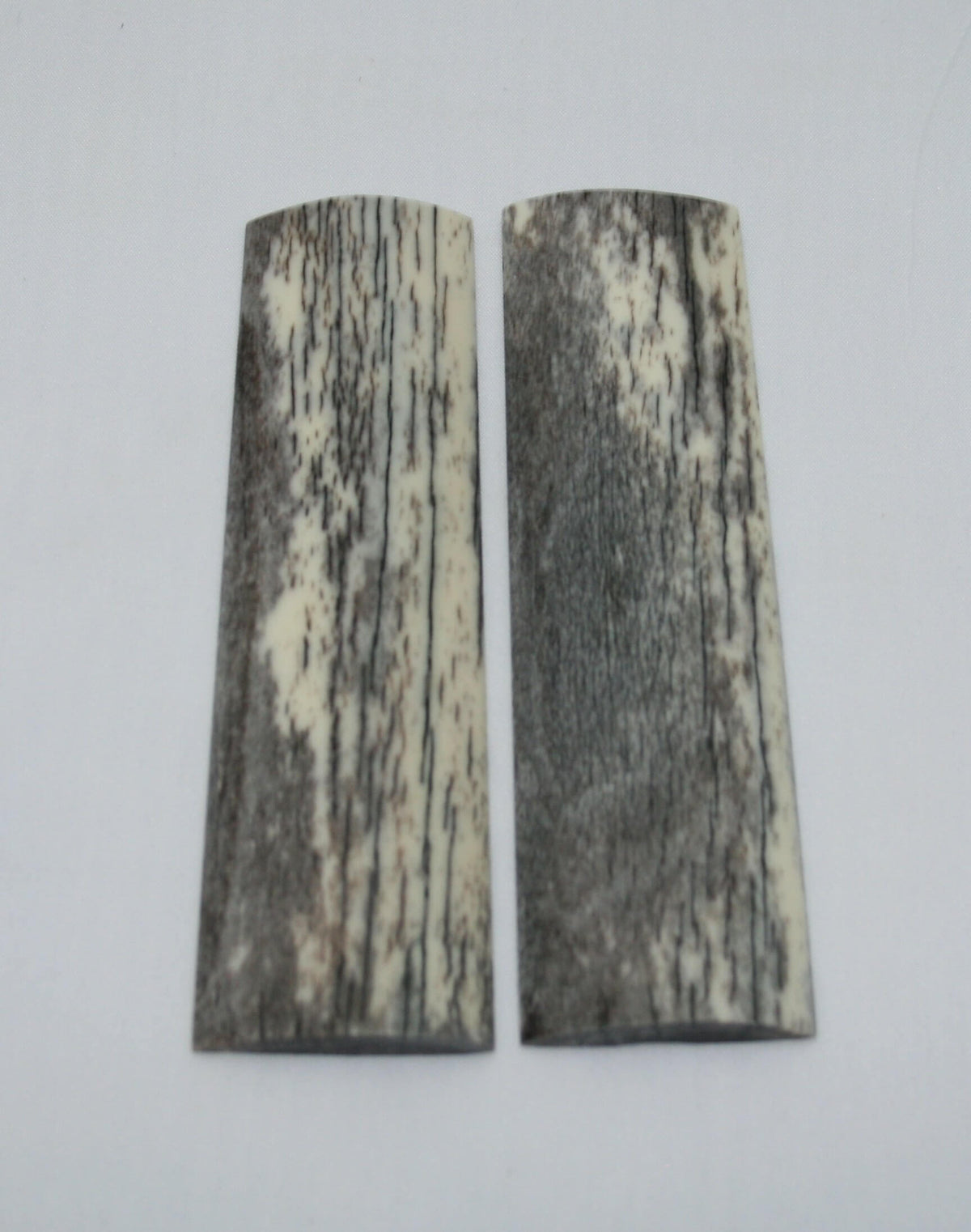 NB105G55  Giraffe Bone Scales