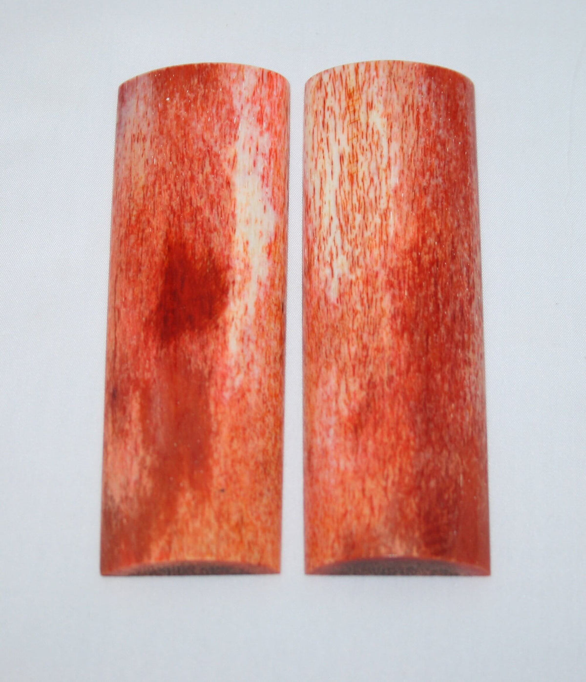 NB105G57  Giraffe Bone Scales