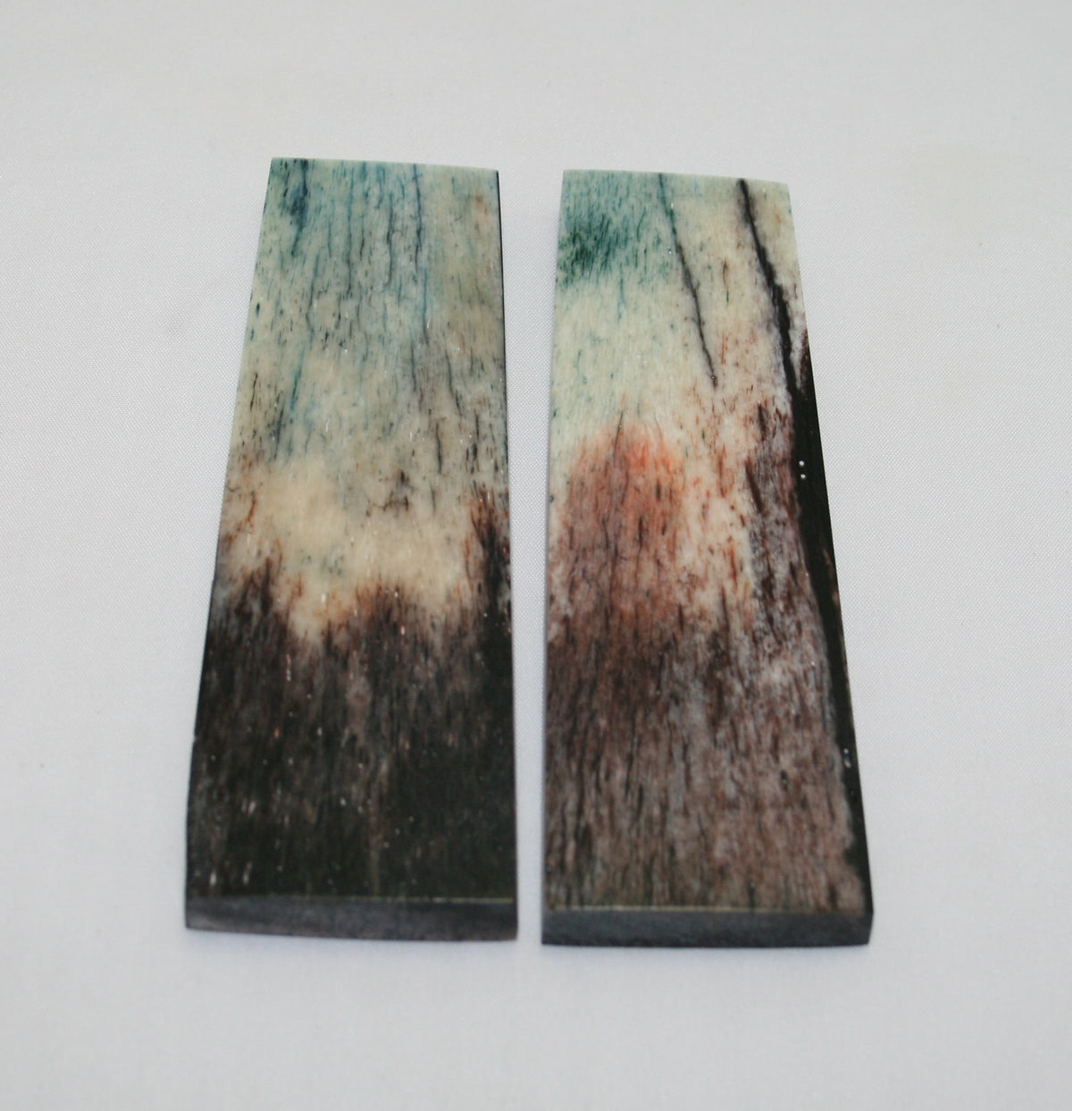 NB105LT11  Giraffe Bone Scales