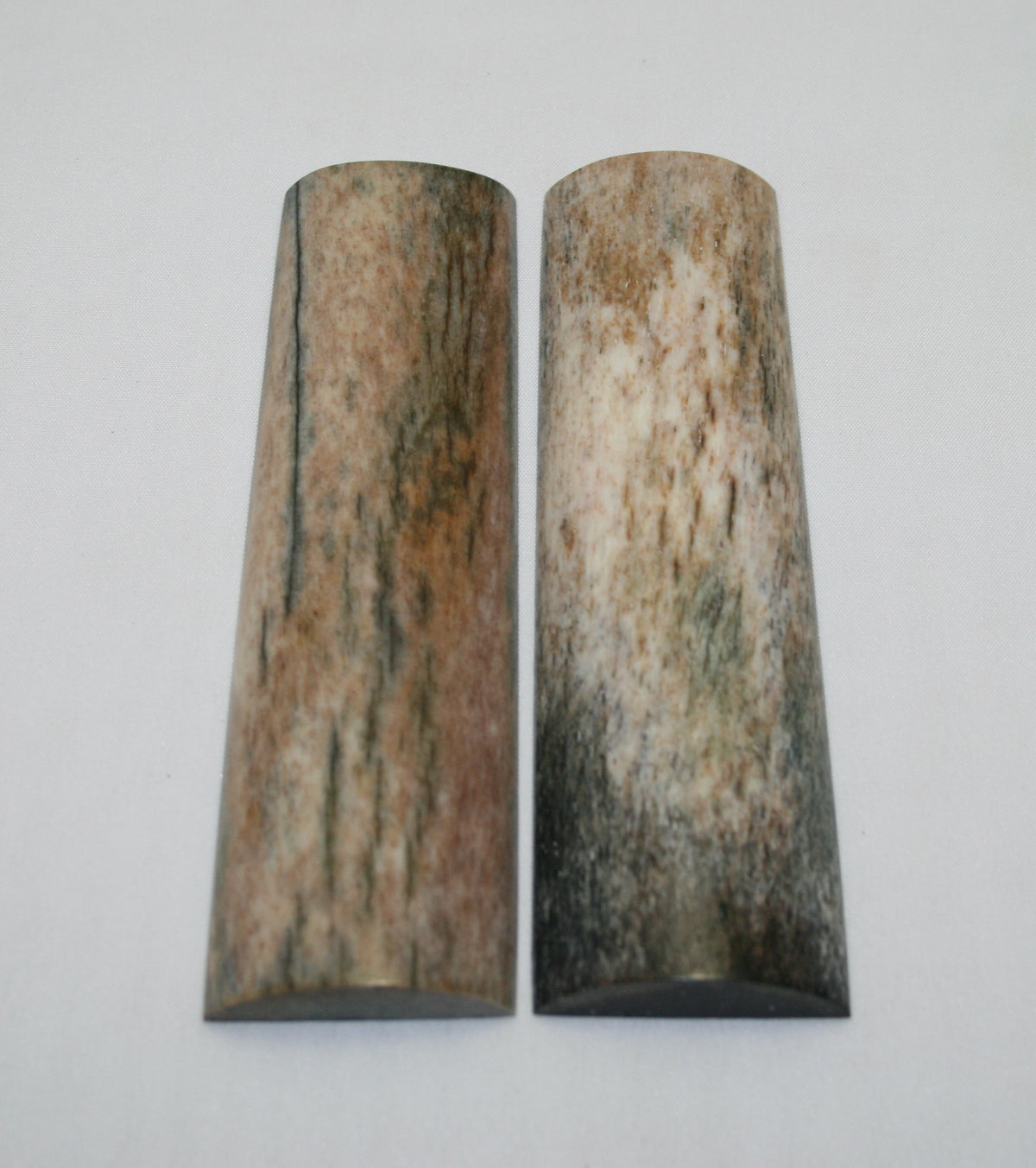 NB105LT12  Giraffe Bone Scales