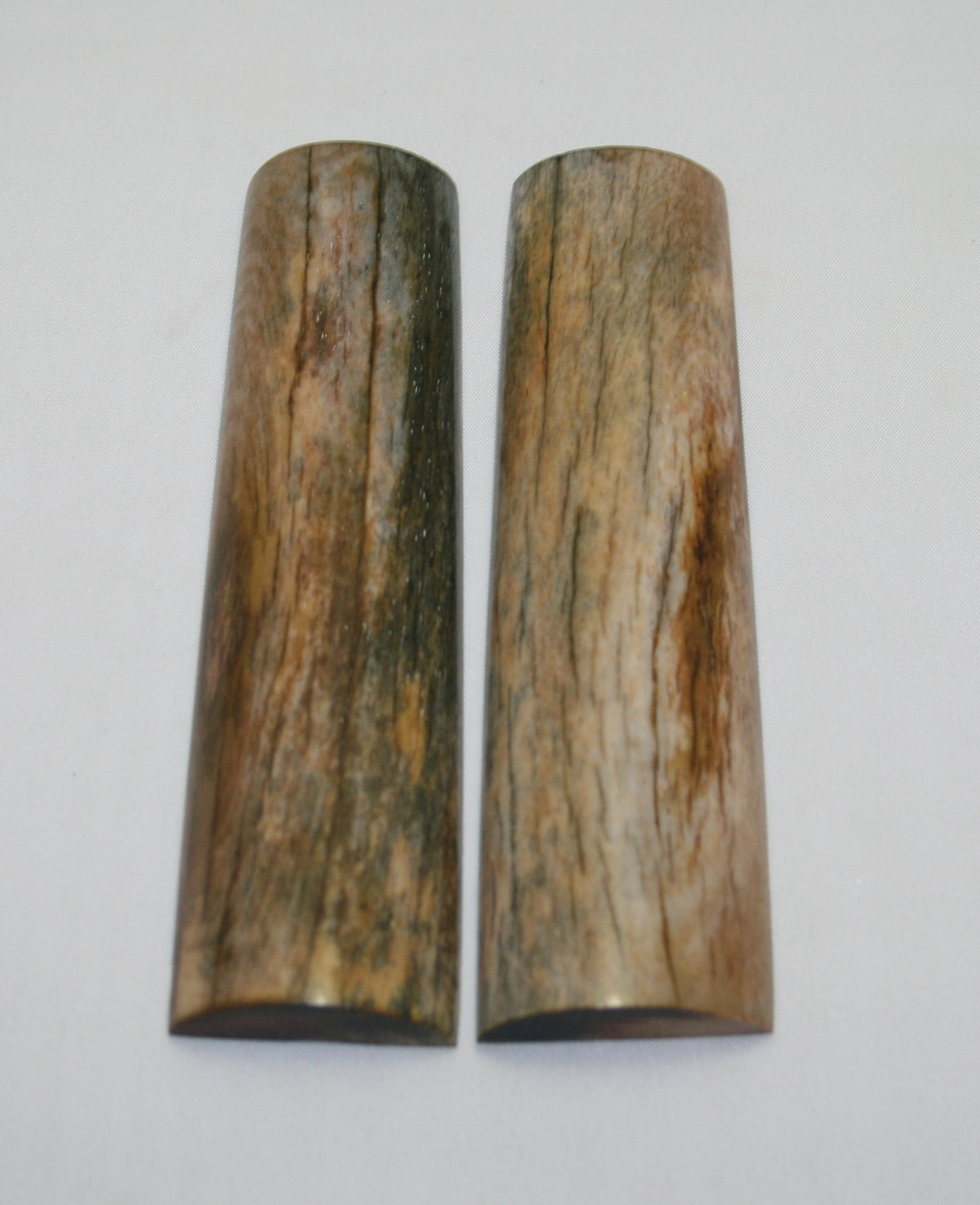 NB105LT14  Giraffe Bone Scales