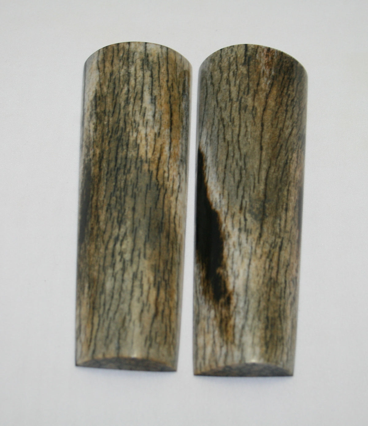 NB105LT15  Giraffe Bone Scales